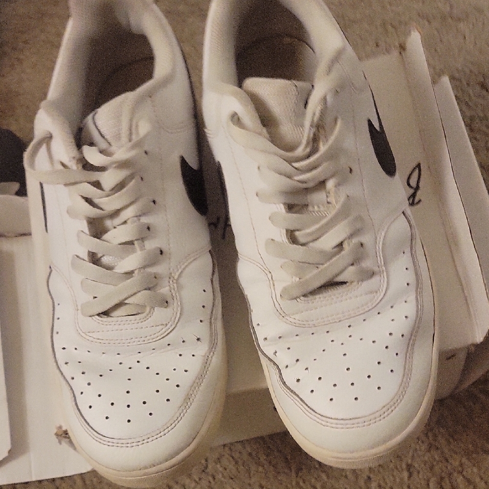 Nike Men's White and Black Perforated Sneakers